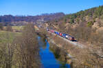 193 878 MRCE/TXL  Wir brennen f�r das was wir tun  mit einem KLV-Zug bei Dollnstein Richtung Ingolstadt, 22.03.2022