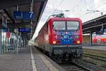 114 006 der WFL wartet mit dem RB 46-Ersatzzug in Wanne-Eickel Hbf; nach Behebung von Sturmschäden hält nun eine Störung am Bordcomputer die Lokomotive auf (19.02.2022)