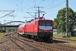 Nachschuss auf WFL-114 024 (112 024-5) mit WFl-Dosto DABbuzfa 760.0 (50 80 36-33 013-4 D-WFL) an der Zugfront am 17.7.2022 in Saalfeld/Saale.