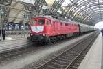 Die Ludmilla 232 359 von WFL hat am 12.04.25 den von 03 2155 gezogenen Sonderzug von Berlin nach Dresden nachgeschoben, hier bei der Ankunkft in Dresden Hauptbahnhof. 