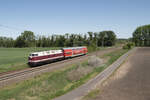 228 501 mit einem Doppelstockwagen zur Überführung aus Wustermark kommend, in Richtung Leipzig.