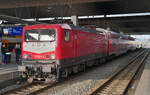 Mit einem Zusatzzug von Düsseldorf nach Emmerich steht die 112 024-5 von WFL am 23.03.2026 abfahrbereit im Düsseldorfer Hauptbahnhof