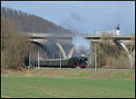 DAMPFWOLKEN rund um SAALFELD: Vom 27.03.2026 bis 06.04.2026 war Wedler & Franz Logistik wieder mit ihrer Dampflok 03 2155-4 in Thüringen unterwegs. Alle Fahrten starteten in Saalfeld/Saale. Hier ist WFL 03 2155-4 am 28.03.2026 bei Maua im Saaletal zu sehen.