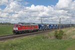 Die 232 283 von der Firma Wedler Franz Logistik kamen mit leeren Railpro Wagen aus Anklam gefahren mit dem Ziel Wustermark. An der Stelle wo die Beton-Masten stehen, geschah 1988 das Zugungl�ck in Ferdinandshof, als dort zwei Z�ge mit je einer BR232 zusammen stie�en. Das Bild stammt vom 15.05.2026