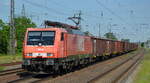 WLE - Westfälische Landes-Eisenbahn GmbH, Lippstadt [D] mit Lok  81  [NVR-Nummer: 91 80 6189 801-4 D-WLE] und Ganzzug offener Drehgestell-Güterwagen am 18.05.22 Durchfahrt Bf. Saarmund.