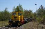 Eine Diesellok von Orenstein und Koppel (ist es eine MV9 oder MV10 ?) für TyssenKrupp Stahl-Service-Center beim Rangieren zwischen Radebeul-Naundorf und Coswig (Dresden); 21.04.2015    