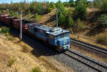 Die Tagebaulokomotive Adtranz - EL 2000 – 510 der RWE Power AG (ex Rheinbraun) kommt am 12 August 2026 bei Kerpen-Buir auf der Hambachbahn mit einen Braunkohle Selbstentladewagen Leerzug, von
