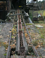 Ein Feldbahn Schrägaufzug findet sich in einem stillgelegten Sägewerk in Cunnersdorf.