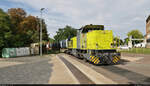 275 821-7 (Lok 1021 | Vossloh G 1206) drückt Müllcontainer zur Verbrennungsanlage in Staßfurt.