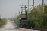 Im gemütlichen Tempo fährt eine Werkslok des Sodawerks Staßfurt mit einem Sodazug zum Sodawerk. 

Staßfurt 21.07.2016