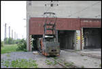 Lok 2 schiebt hier am 28.5.2007 einen Zug zum Beladen für das Sodawerk in Staßfurt in den Bunker in Förderstedt.