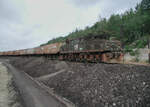 El 2 4-1067 hat ihren Zug entladen und macht sich auf den Rückweg zum Bagger im Tagebau Klettwitz. Es war das letzte Mal, dass der Zug zum Beladen fuhr. 
(14.08.2004, Zugang war aufgrund des letzten Betriebstages problemlos möglich)