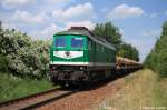 V300 005 hat sich am 11.06.07 mit dem vollen Sandzug 66236 die Steigung bei Beerwalde hochgekmpft und rollt nun in Richtung Schmirchau bergab. Es ist ein Genuss fr Dieselfans die Caterpillar-Ludmillas vor den Dumpcar-Zgen arbeiten zu hren! Schon aus weiter Ferne vernimmt man ein markantes Drhnen.