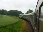 Am 29.06.13 war bei der Wismut Tag der offenen Tr. Hier die V300 002 und 35 1079 mit dem Sonderzug bei Frankenau aus dem Zug heraus. Der Zug pendelte von Lichtenberg nach Kayna und zurck