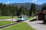 Bayrische Zugspitzbahn.
Kurz vor der Station Eibsee befinden sich zwei Triebwagen der Bayrischen Zugspitzbahn auf Bergfahrt. Ihr Ziel ist der Höchste Bahnhof Deutschlands.

Eibsee, 3. Juni 2018 