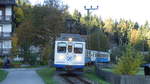 Eine Zugspitzbahn rattert durch Hammersbach.
