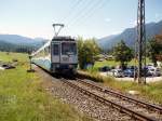 Triebwagen 14 und 15 fahren nach Zugspitzplatt, bei der Haltestelle Kreuzeck-Alpspitzbahn.