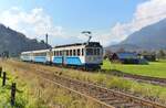 Die Züge der Bayerischen Zugspitzbahn waren am 12.10.2022 sehr gut besetzt.
Das tolle Herbstwetter lockte viele Touristen in die Zugspitzregion.
Das Foto zeigt den Tw 213 beim Hausberg in Garmisch-Partenkichen.
Einige Kilometer parallel zur Zugspitzbahn verläuft die Außerfernbahn Garmisch-Partenkirchen - Reutte in Tirol.