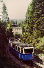 Bayerische Zugspitzbahn, Vorstellwagen 21 und einer der TW 1-4. War das nach der Station Eibsee?
Sommer 1984