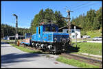 Lok 4 der Zugspitzbahn rangiert im Depot Grainau am 21.9.2025 um 9:40 Uhr mit einen Steuerwagen.