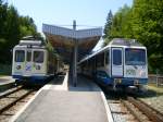 Im Bahnhof Grainau warten beide Fahrzeuge auf die Ausfahrt.