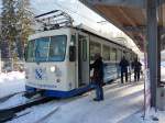 Ein Triebwagen der Zugspitzbahn steht am 30.1.2011 in Eibsee und wartet auf die Abfahrt nach Grainau.