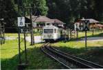 Aus dem Bahnhof Grainau fhrt dieser Zug der Zugspitzbahn am 13.7.2005 aus gegen 11:30 aus. Das ziel, wie alle anderen auch in die Richtung ist der Bahnhof Zugpitzplattmit Umsteigemglichkeit zur Gletescherbahn