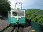 Ein Wagen der Drachenfelsbahn steht am 06.