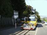 Zahnradbahn Stuttgart Wagen 1002 und 1003 treffen sich am 09.07.2009 an der Ausweiche  Wielandshöhe  auf halber Strecke. Anlässlich des  Zacke-Jubiläums  sind beide Fahrzeuge mit der Seitenaufschrift  125 Jahre Zacke  versehen.