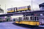 Noch eine Begegnung der besonderen Art: TW 104 mit Vorstellwagen 120 auf der Brücke der Stuttgarter Zahnradbahn über die Neue Weinsteige.