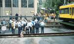 SSB__Zahnradbahn__Die SSB-Musikkapelle im  Orchestergraben  ...Die  Taufe  des Tw auf den Namen (des Stadtteils)  Heslach  steht bevor, noch ist das Wappenbild unter dem Führerstandsfenster mit blauer Folie abgedeckt.__15-09-1984