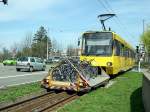 Stuttgart 2006 - Auf die Hhen von Stuttgart kommt der Reisende seit ber 110 Jahren mit der  Zacke . Die einzige Zahnradbahn Deutschlands die in einen Verkehrsverbund integriert ist! Am 23.06.2006 trifft Triebwagen 1001 mit voll besetztem Fahrrad-Vorstellwagen in Degerloch ein.