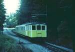 Das linke Gleis führt zum Depot der Wendelsteinbahn, auf dem rechten Gleis gehts mit Zahnstange bergauf._16-08-1973__1990 wurden zwei neue Doppeltriebwagen bei Siemens und der SLM beschafft,