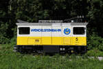 Wendelsteinbahn Zahnradbahn Wagen Nr 5 Hage 2/2 von Stadler am 12. August 2026 kurz vor der Einfahrt in den Bahnhof Brannenburg.