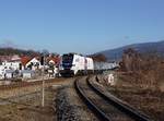 Die 159 204 mit einem leeren Holzzug am 27.02.2021 unterwegs bei Deggendorf.