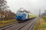 Mit einem Ganzzug GATX-Planenwagen am Haken rollt 248 023 der SKL am 14.12.23 durch Greppin Richtung Dessau.