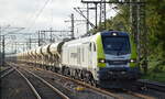ITL - Eisenbahngesellschaft mbH, Dresden [D] mit  159 104-9  [NVR-Nummer: 90 80 2159 104-9 D-ITL] fährt mit Schüttgutwagenzug Richtung Hamburger Hafen am 25.08.21 Durchfahrt Bf. Hamburg-Harburg.