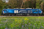 159 277 EURODUAL der Frachtbahn von der Seite mit am 9.10.26 bei Eglharting.