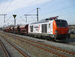 248 997 drückte,am 09.März 2026,mehrere Schotterwagen durch das Baugleis in Bergen/Rügen.