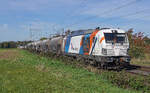 Northrail Lokomotive 248 004 (im Dieselmodus), vermietet an RheinCargo f�hrt mit einem Silowagenzug am 15.10.2026 durch Kaarst.
