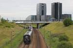 Am 10.07.2017 verlässt eine Doppeltraktion Öresundzug den Bahnhof Örestad als RE in Richtung Kopenhagen.