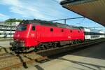 DSB 1533 schiebt ein Regionalzug nach Österport aus Roskilde aus am 17 September 2020.