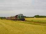 DSB MT 152 zwischen Oksbl und Billum ist mit ihrem Sonderzug auf dem Weg von der Kaserne in Oksbl (Oksbllejren) nach Varde.