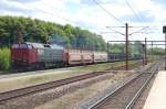 DSB MZ 1450 mit Gterzug fhrt aus Richtung Vamdrup kommend, in Lunderskov, nach Kolding.