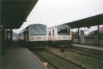 2 DSB MR warten im Bahnhof von Esbjerg auf Abfahrt (Links) nach Struer und (rechts) nach Fredericia (gescanntes Bild)