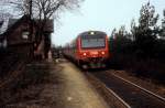 DSB-Kleinstadtbahnhöfe: Bahnhof Moselund am 9. April 1979. - Zu der Zeit der Aufnahme war der ehemalige Bahnhof Moselund nur Haltepunkt. Auf dem Foto erreicht ein DSB-Triebzug bestehend aus dem MR 4037, dem MR 4038 und einem Güterwagen diesen Haltepunkt, der im selben Jahr geschlossen wurde.