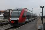 Ein LINT vom Regionstog fhrt im Bahnhof Holbk ein.