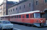 HHGB, Helsingør-Hornbæk-Gilleleje-Banen: Ein Zug bestehend aus dem Triebwagen Ym 54 (Uerdingen 1973) und einem Steuerwagen (Ys) hält am 16.