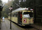 Das dänische Straßenbahnmuseum Sporvejsmuseet Skjoldenæsholm: Der DÜWAG/Kiepe-GT6 2412 der Rheinischen Bahngesellschaft AG hält am 16. Oktober 2019 in der Waldendstation  Eilers Eg . - Die Kopenhagener Straßenbahnen (KS) führten 1957 - 1958 mit diesem GT6 Probefahrten durch, damit die KS-Verwaltung herausfinden konnte, ob sich dieser Wagentyp für das Kopenhagener Straßenbahnsystem eignen würde. Das Ergebnis der Probefahrten auf einer der großen Linien, der SL 2: Man bestellte anschließend 100 Fahrzeuge dieses Typs, die in den Jahren 1960 bis 1968 geliefert wurden.