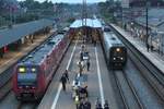 Im Bahnhof Hellerup ist ein direktes Umsteigen zwischen der S-Bahnlinie F nach Klampenborg und den Öresundzügen nach Kopenhagen und Malmö möglich.